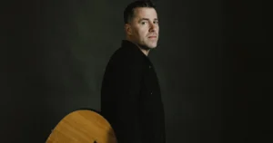 Toni Romero lanza Un solo cuerpo: adoración que no fue hecha para escuchar, sino para cantar juntos