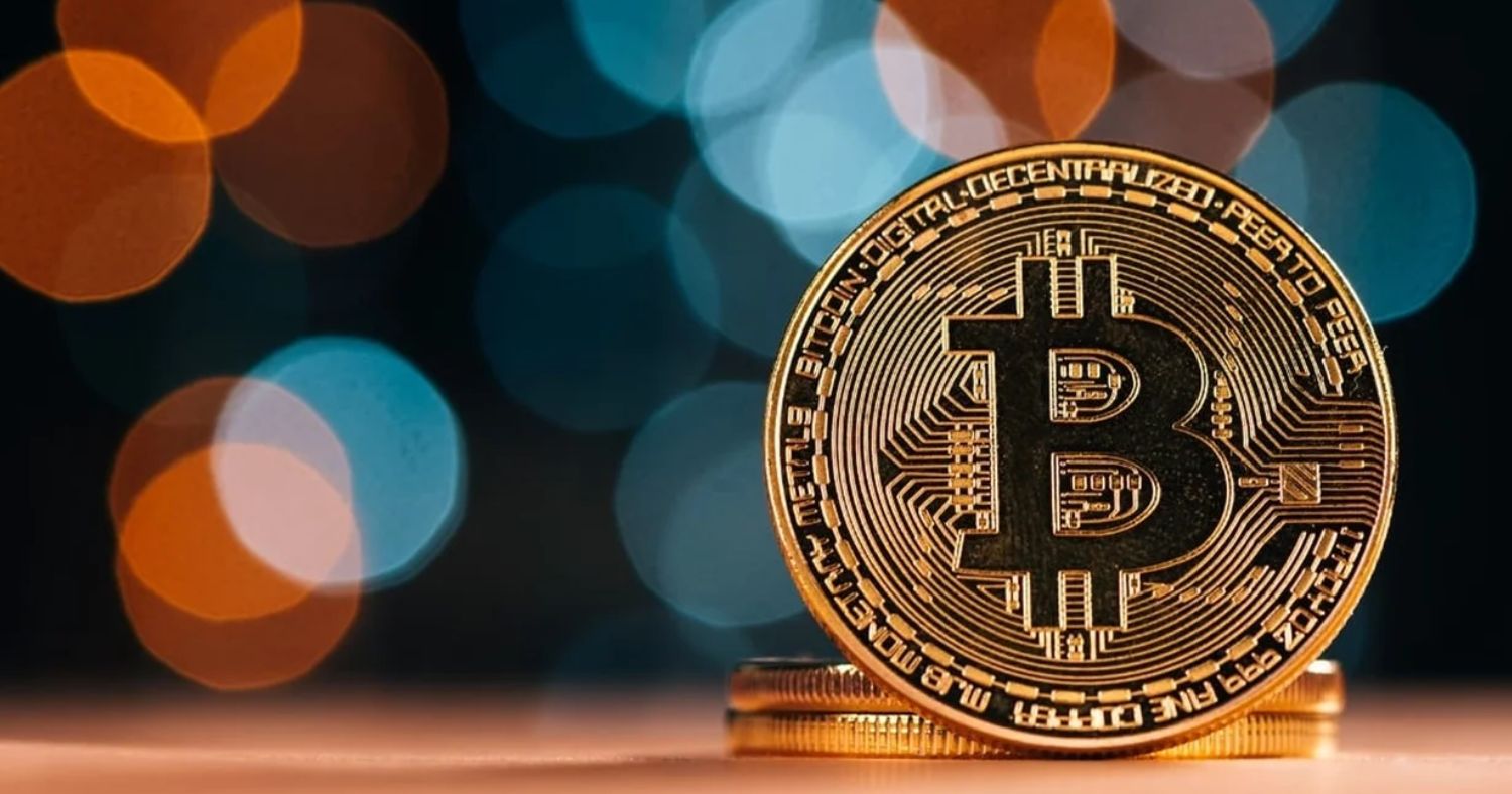 Bitcoin Climbs Back to $106,000 After Geopolitical Tensions, Analysts Caution on Next Moves