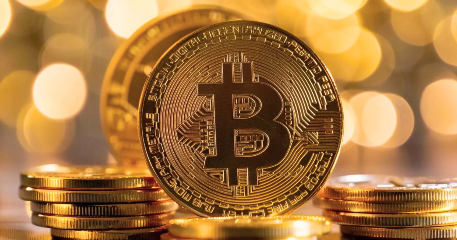 Crypto Market Dynamics: Bitcoin Ascent to $120.000 Ignites a Trillion-Dollar Altcoin Rally
