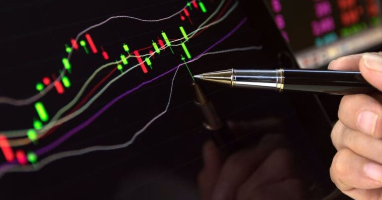 Analyst Signals Major Upside for Solana-Based Token Amidst Broader Crypto Market Outlook