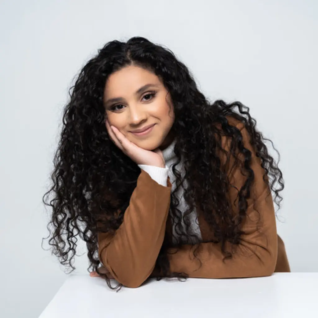 Denysse Castillo profile Artista heaventurn