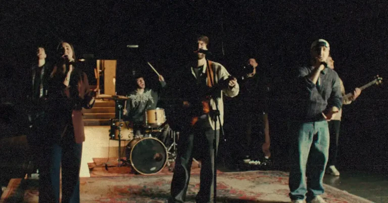 Factor de Cambio explora la espera con fe en su nuevo sencillo "Nunca llegas tarde"