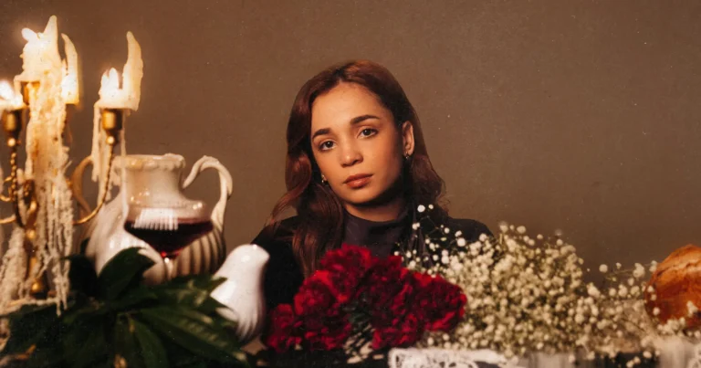 Karen Espinosa derrama su "Aceite Nuevo": el álbum en vivo que está marcando la adoración en español