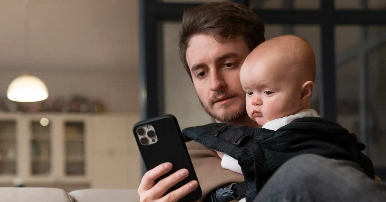 padres e hijos adictos al telefono