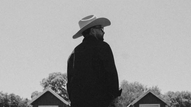Alex Campos lanza “Fuimos paralelos”, adelanto de su álbum Aquí estoy