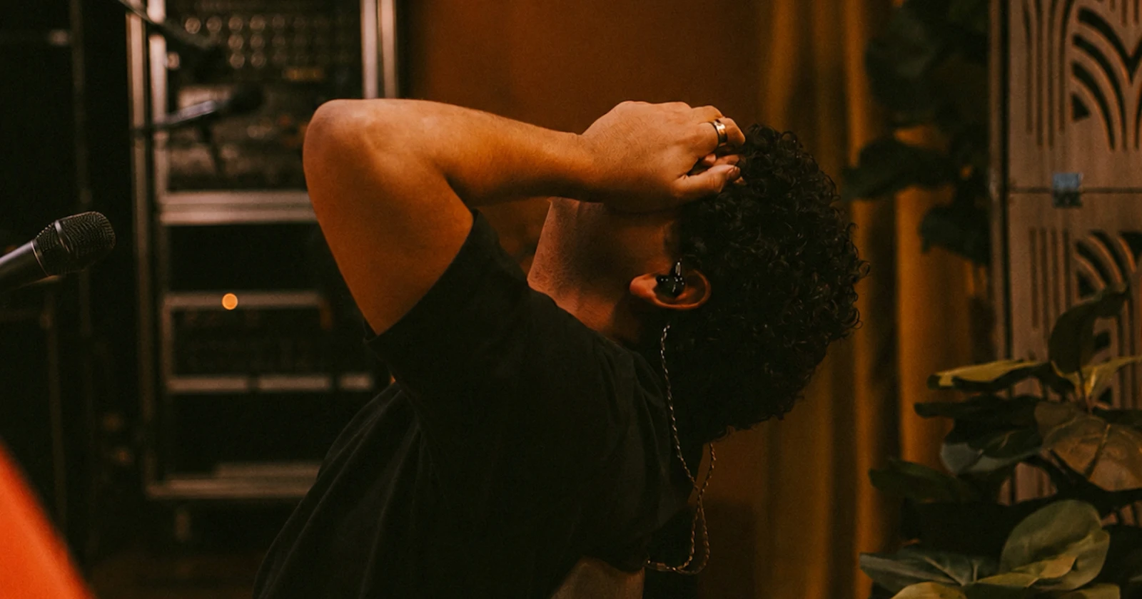 Natán Calveti debuta con el EP «¿Qué Quieres De Mí?»